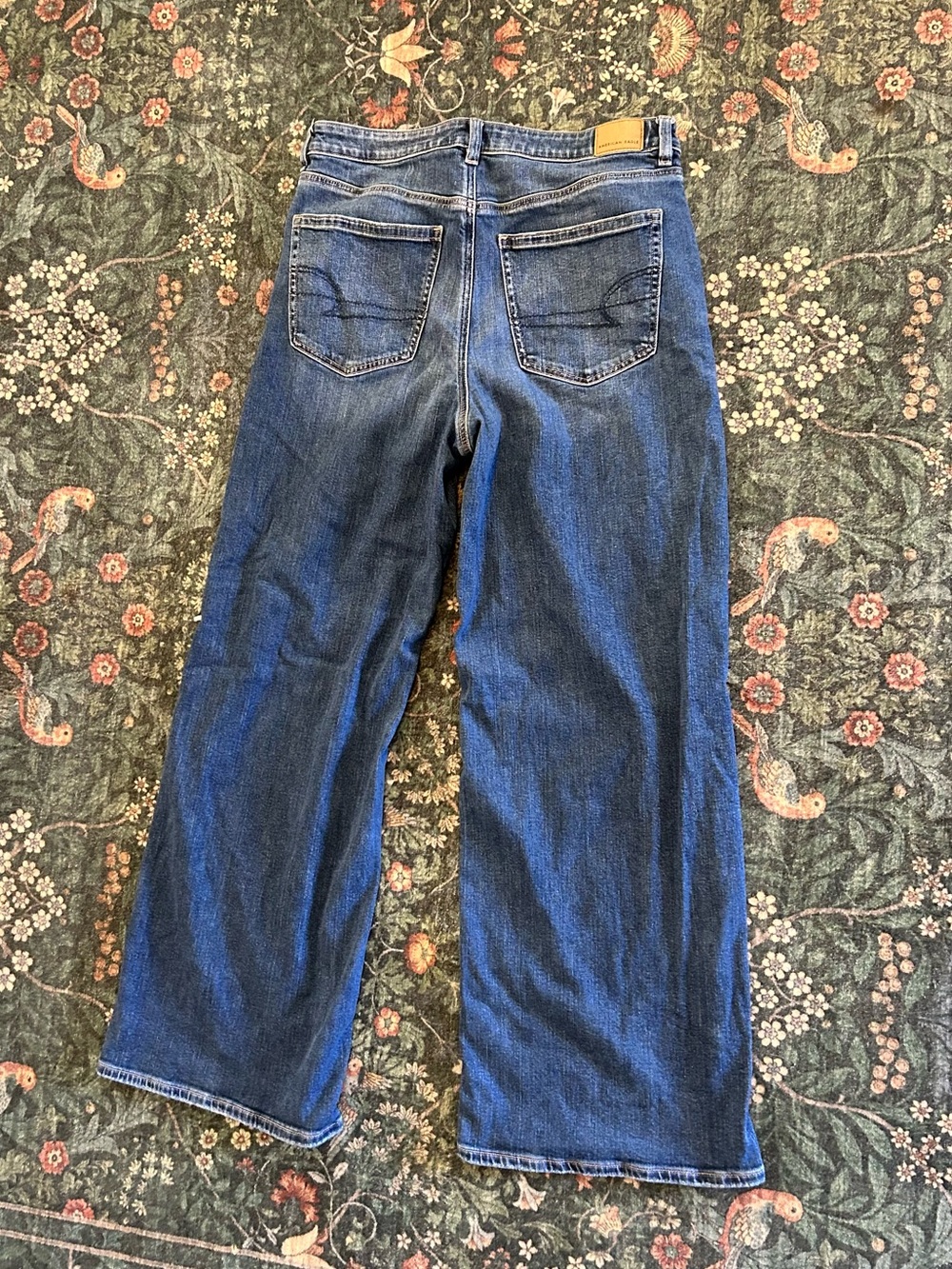American Eagle Super High Rise Bagg Wide Leg Distressed Jeans - Picture 4 of 7